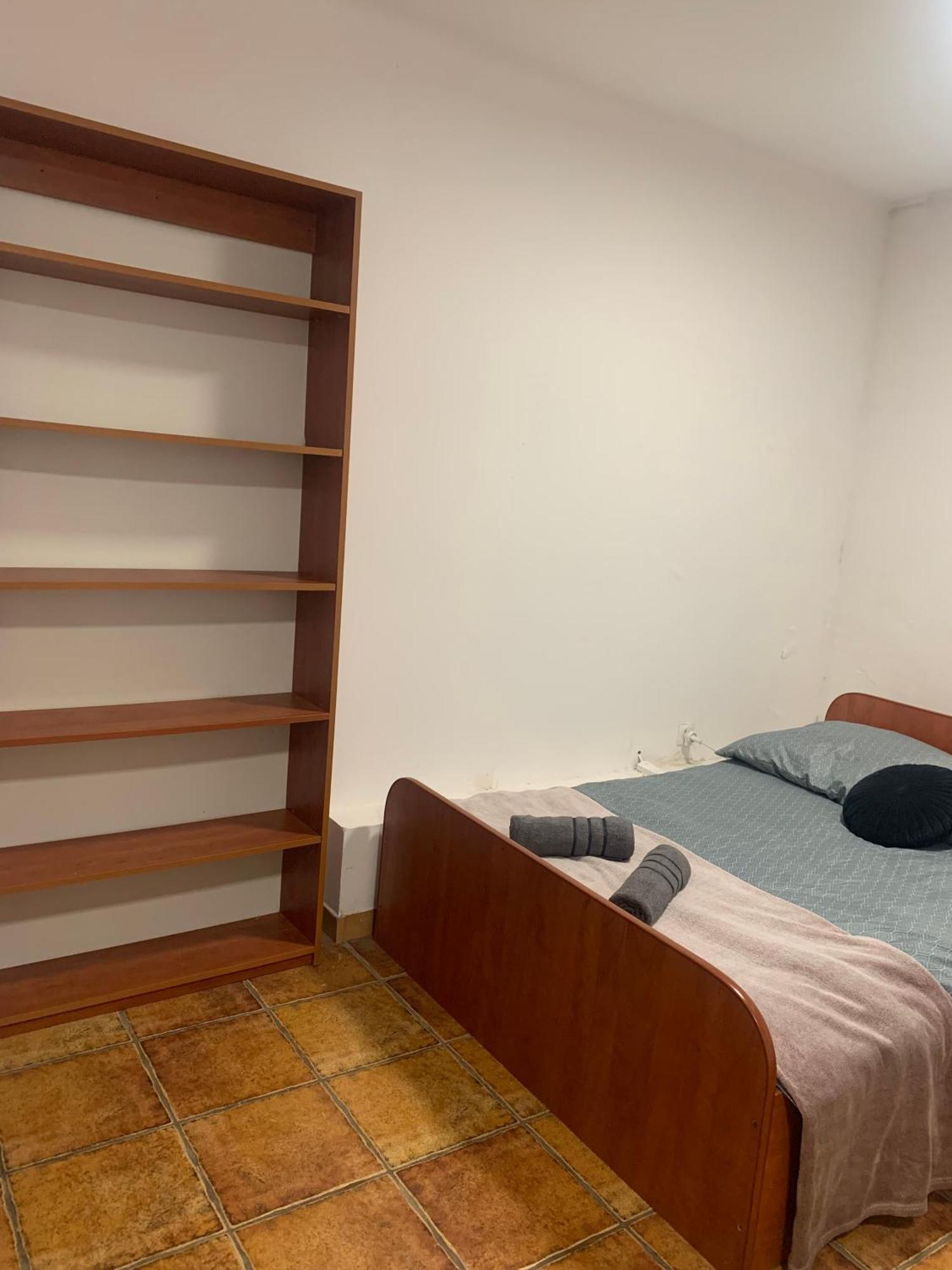 And Affordable In Basement Privatunterkunft Krakau